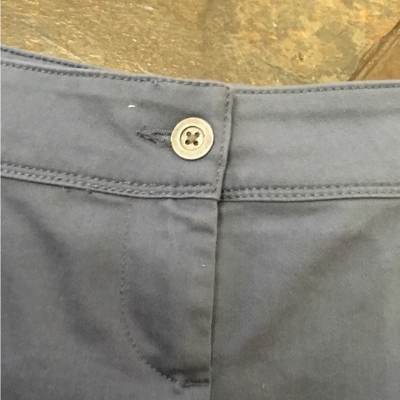 Isaac Mizrahi Women’s Cornflower Blue Tailored Shorts Size 10 EUC - Picture 4 of 7